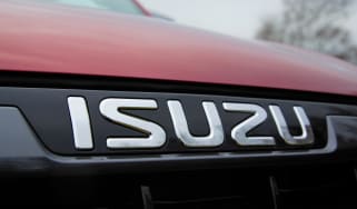 Isuzu D-Max - Isuzu badge